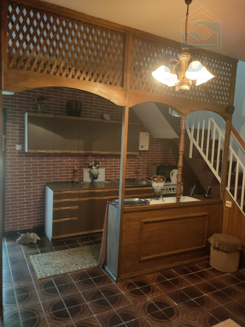 Obiteljska kuća s poslovnim prostorom - Mirkovci