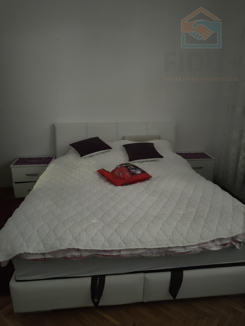 Obiteljska kuća s poslovnim prostorom - Mirkovci