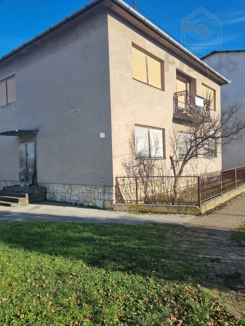 Obiteljska kuća u Belom Manastiru na atraktivnoj lokaciji