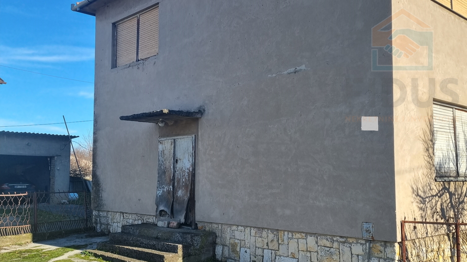 Obiteljska kuća u Belom Manastiru na atraktivnoj lokaciji