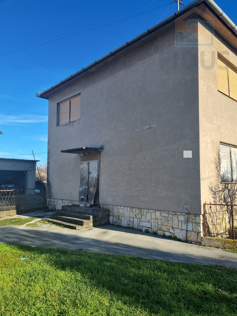 Obiteljska kuća u Belom Manastiru na atraktivnoj lokaciji