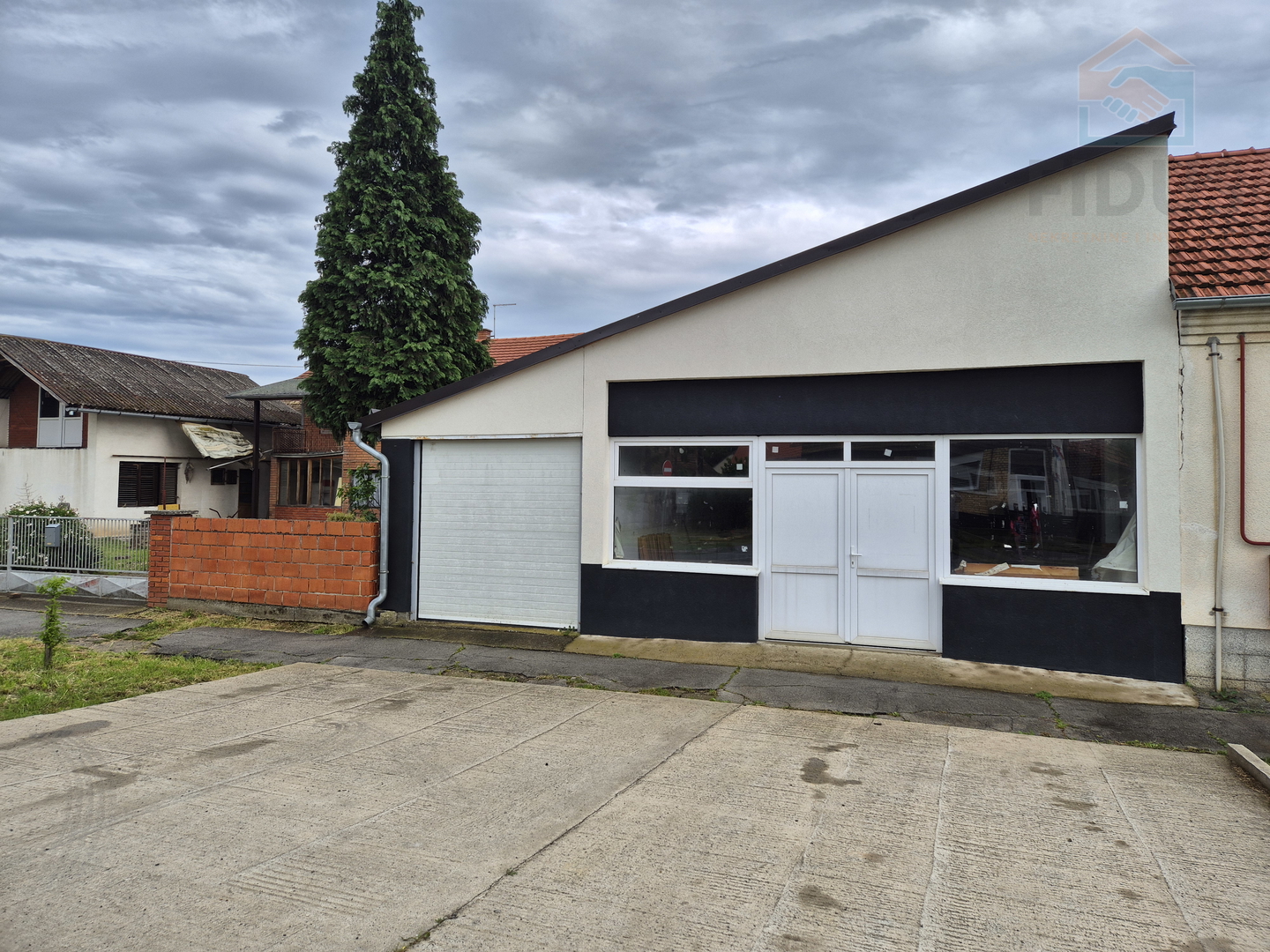 Poslovno stambeni objekt u Petrijevcima