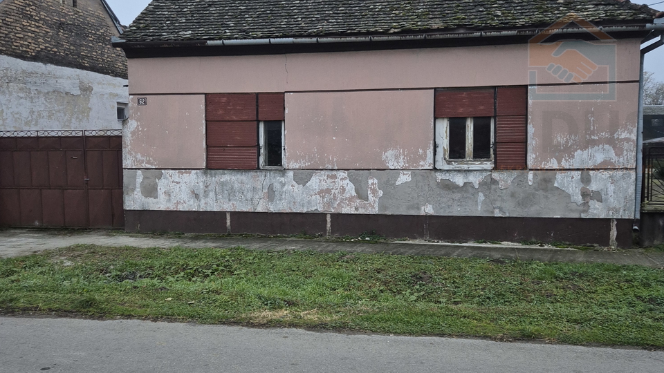 Kuća za adaptaciju - Dalj