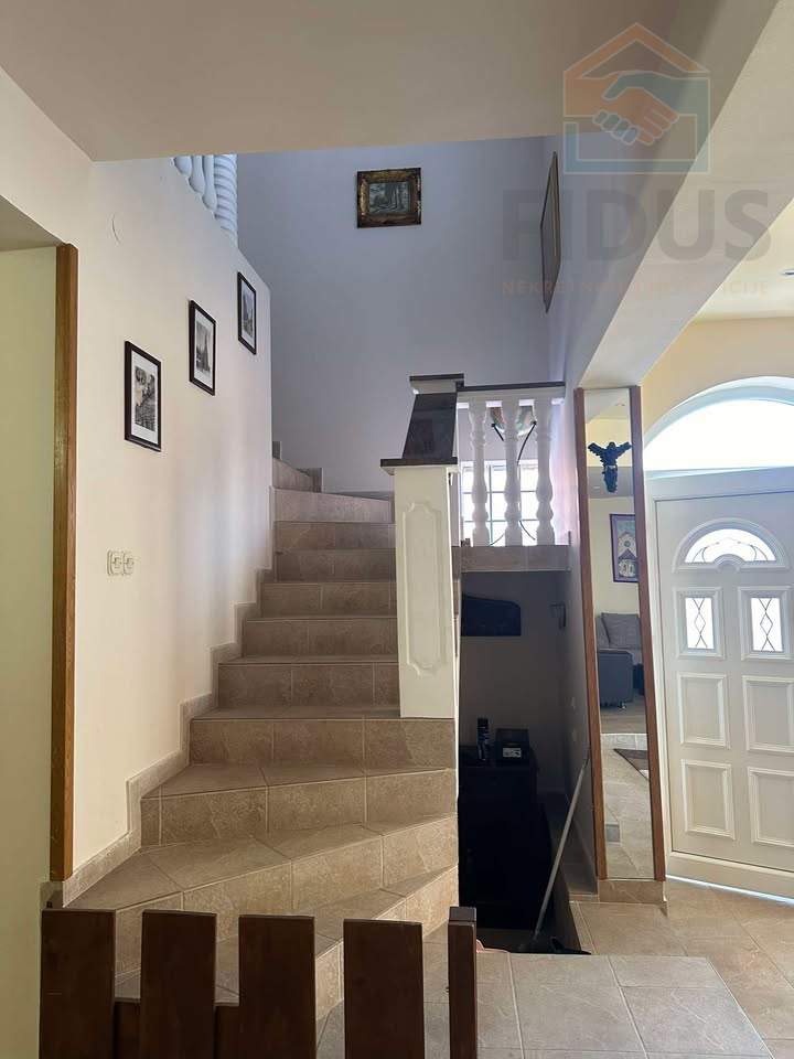 Velika kuća u Osijeku, najam/prodaja