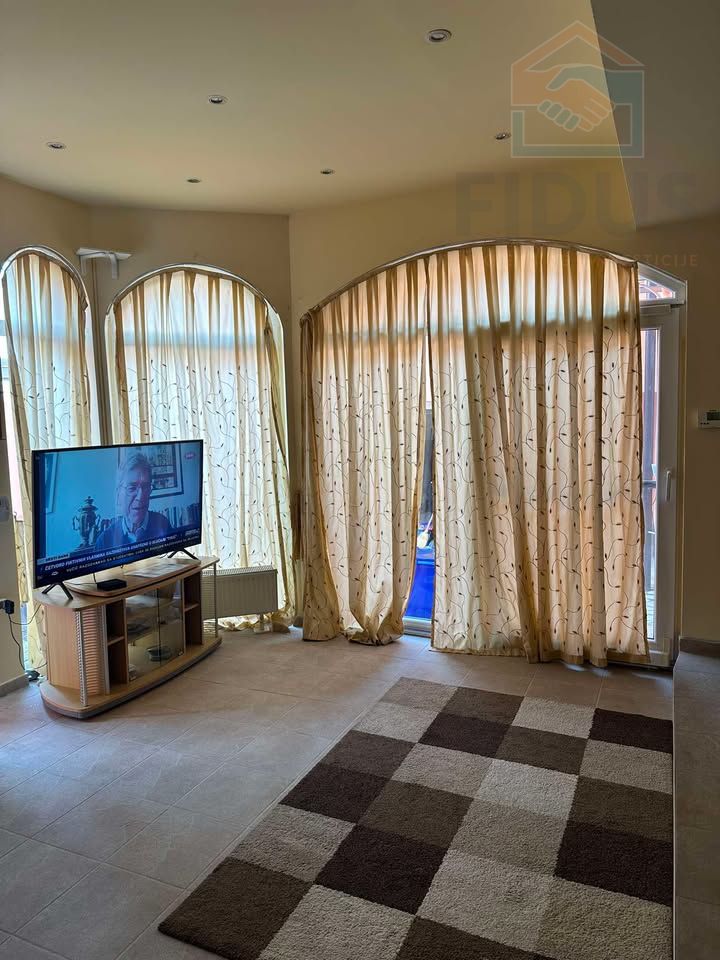 Velika kuća u Osijeku, najam/prodaja