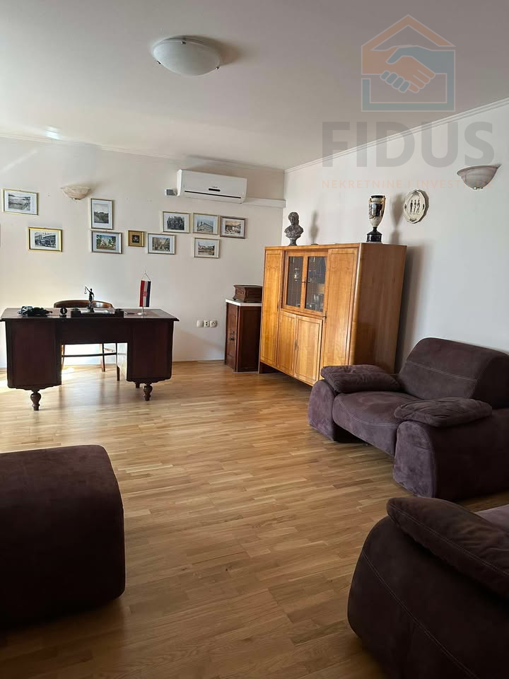 Velika kuća u Osijeku, najam/prodaja