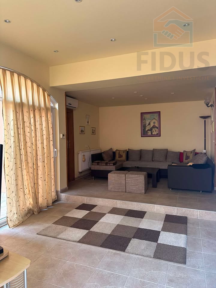 Velika kuća u Osijeku, najam/prodaja