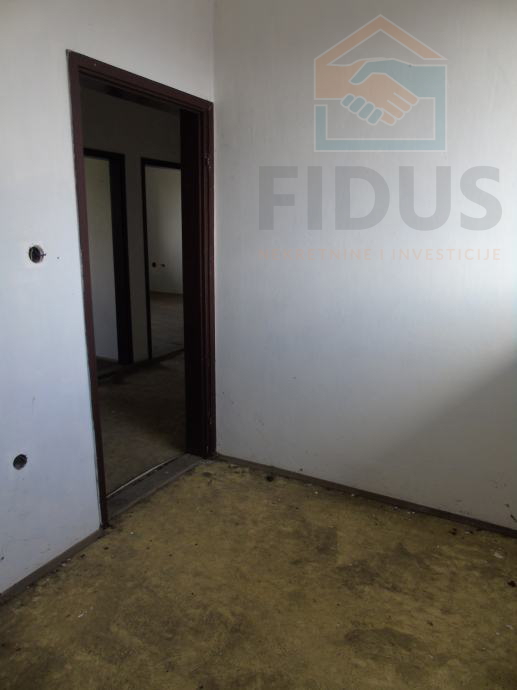 Višenamjenski poslovni objekt u Belom Manastiru