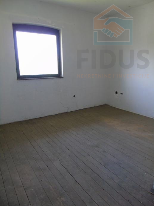 Višenamjenski poslovni objekt u Belom Manastiru