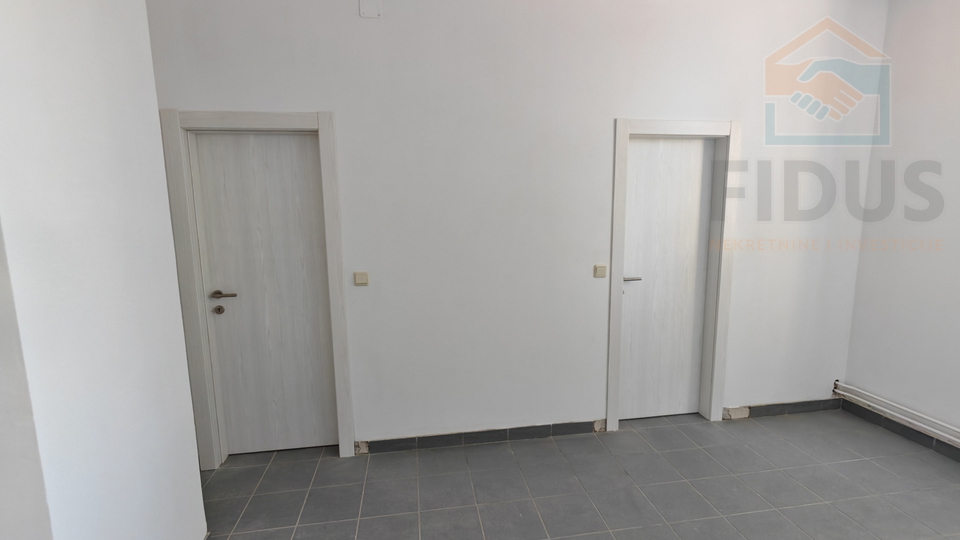 Uffici, 350 m2, Vendita, Livana
