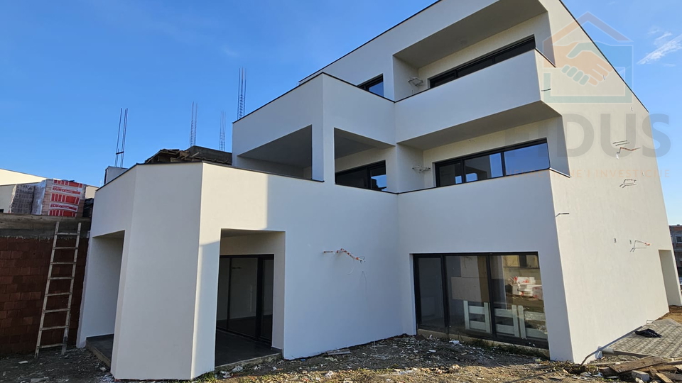 Appartamento, 131 m2, Vendita, Osijek - Cvjetno naselje