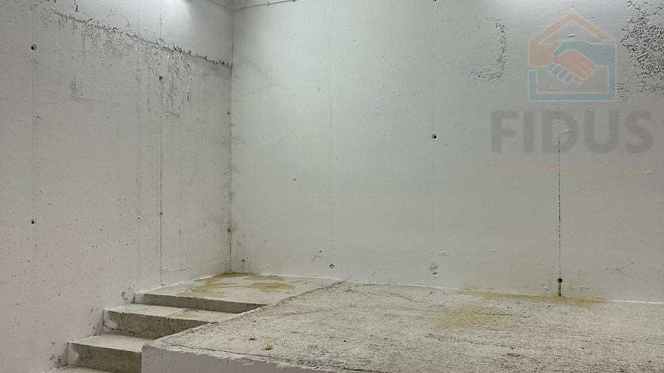 Uffici, 690 m2, Vendita, Valpovo