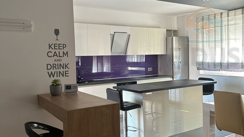 Osijek - moderno opremljen stan 218m2 + manji stan 46m2