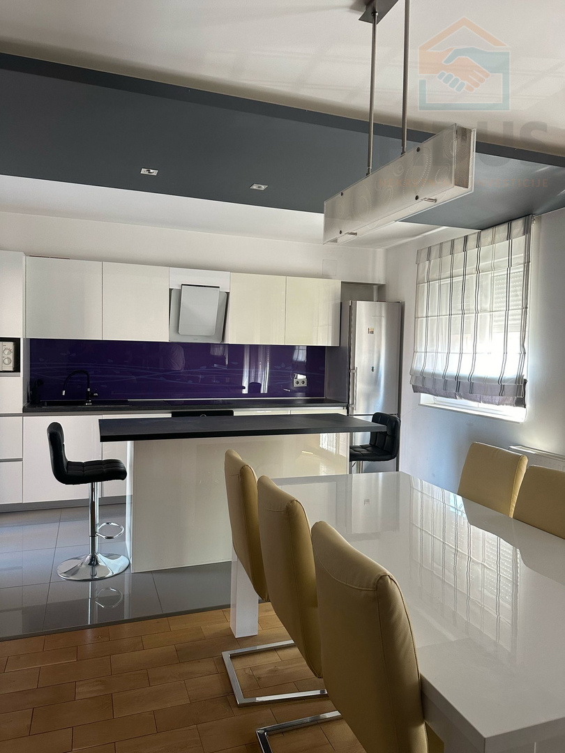 Osijek - moderno opremljen stan 218m2 + manji stan 46m2