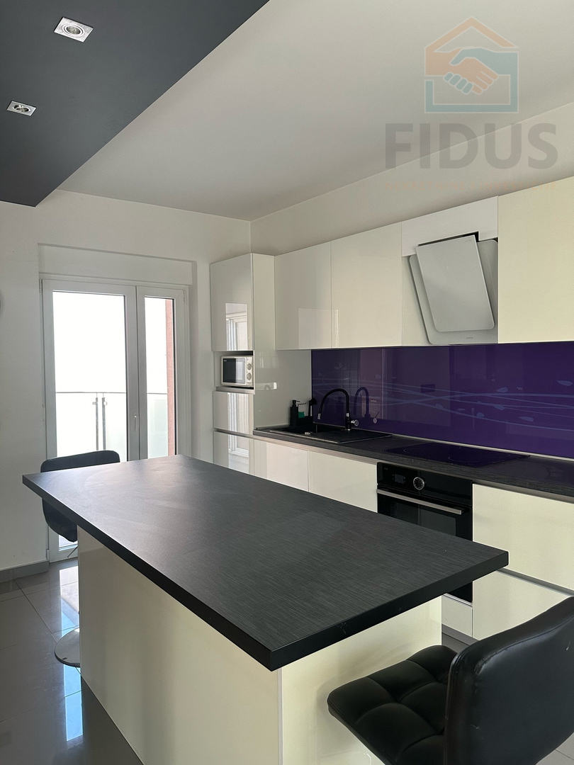 Osijek - moderno opremljen stan 218m2 + manji stan 46m2