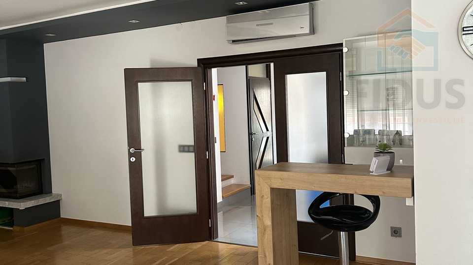Wohnung, 259 m2, Verkauf, Osijek - Gornji grad