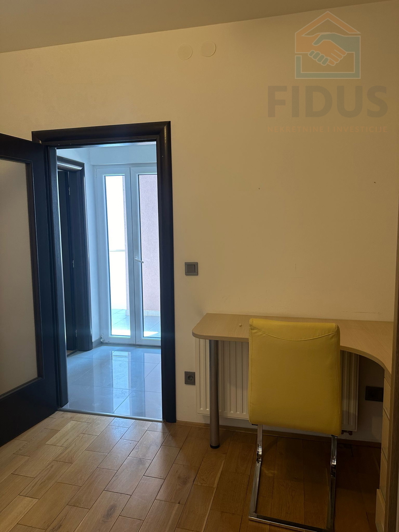 Osijek - moderno opremljen stan 218m2 + manji stan 46m2