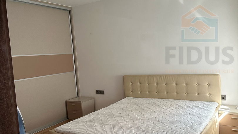 Osijek - moderno opremljen stan 218m2 + manji stan 46m2