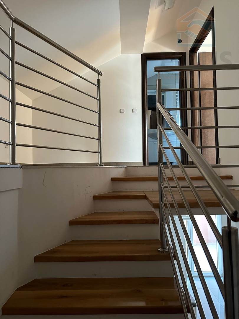 Osijek - moderno opremljen stan 218m2 + manji stan 46m2