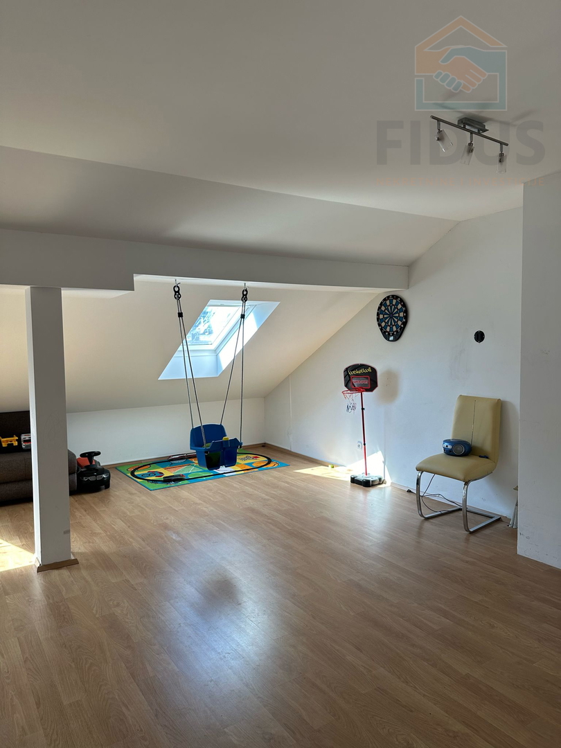 Osijek - moderno opremljen stan 218m2 + manji stan 46m2