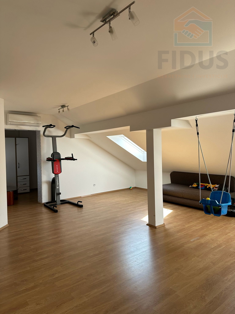 Osijek - moderno opremljen stan 218m2 + manji stan 46m2