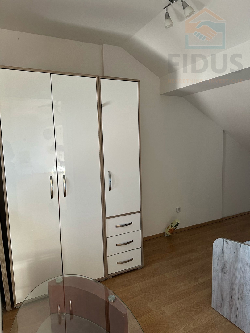 Osijek - moderno opremljen stan 218m2 + manji stan 46m2