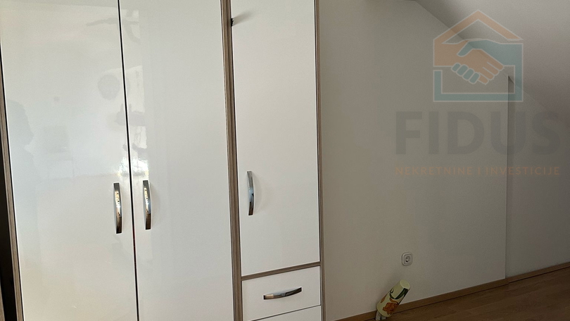 Osijek - moderno opremljen stan 218m2 + manji stan 46m2