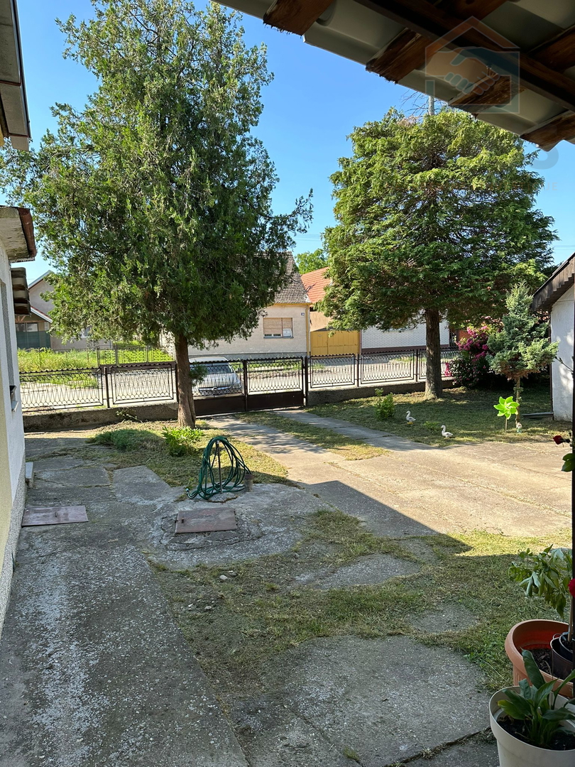 Kuća u Dardi s prostranim dvorištem + pomoćna zgrada