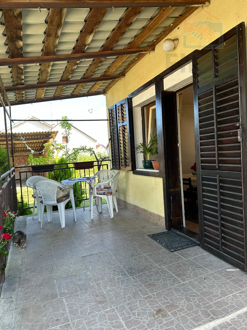 Kuća u Dardi s prostranim dvorištem + pomoćna zgrada