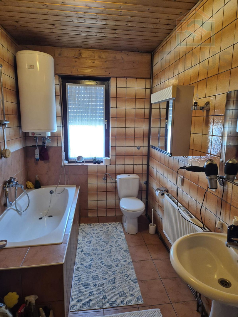 Obiteljska kuća u Čepinu