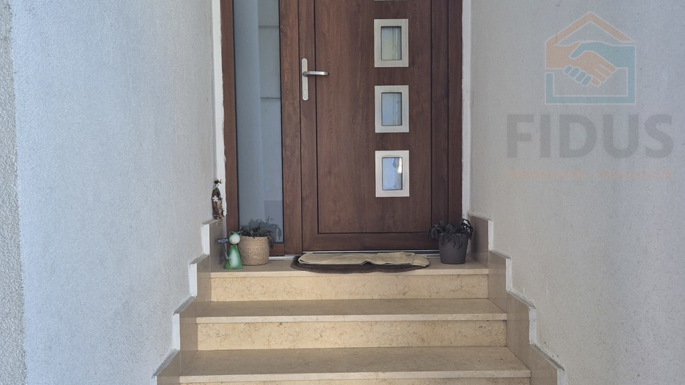House, 181 m2, For Sale, Osijek - Gornji grad