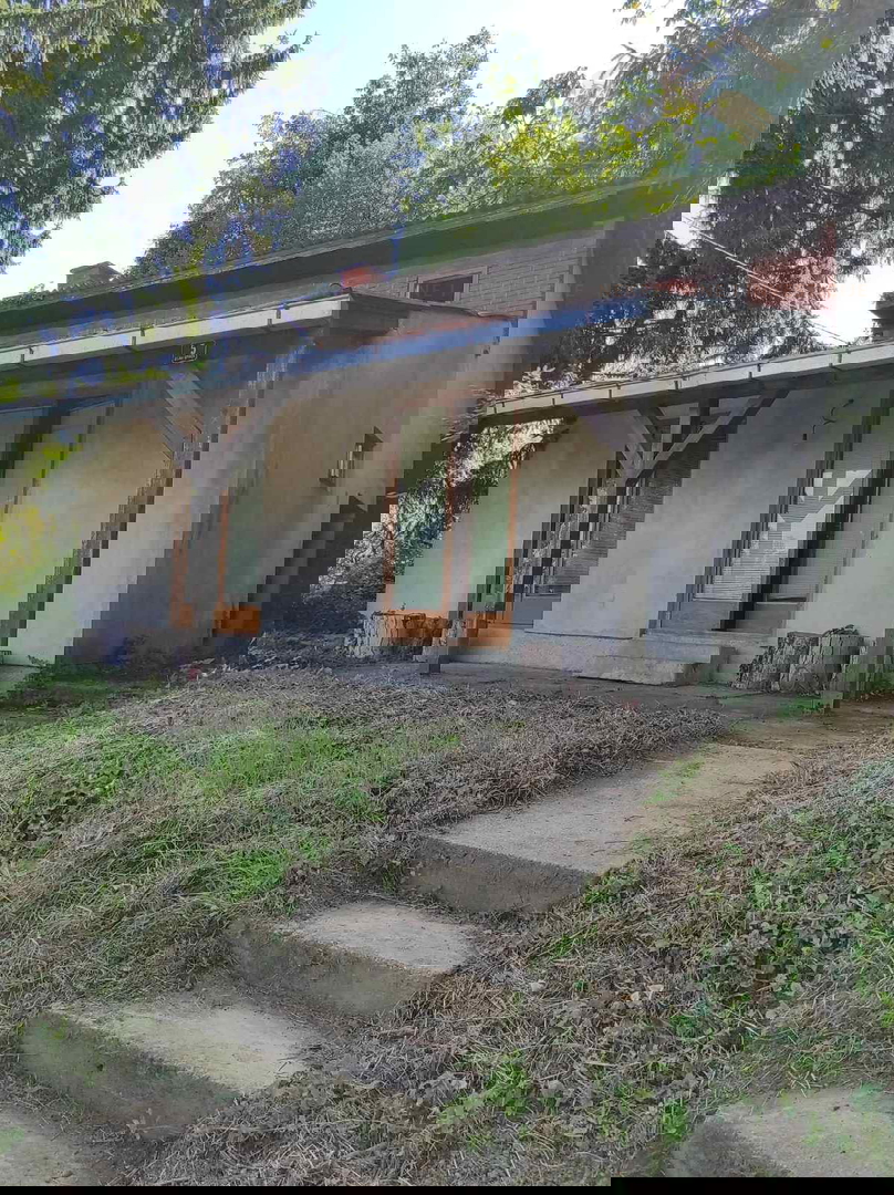 Kuća za odmor sa šumom i voćnjakom