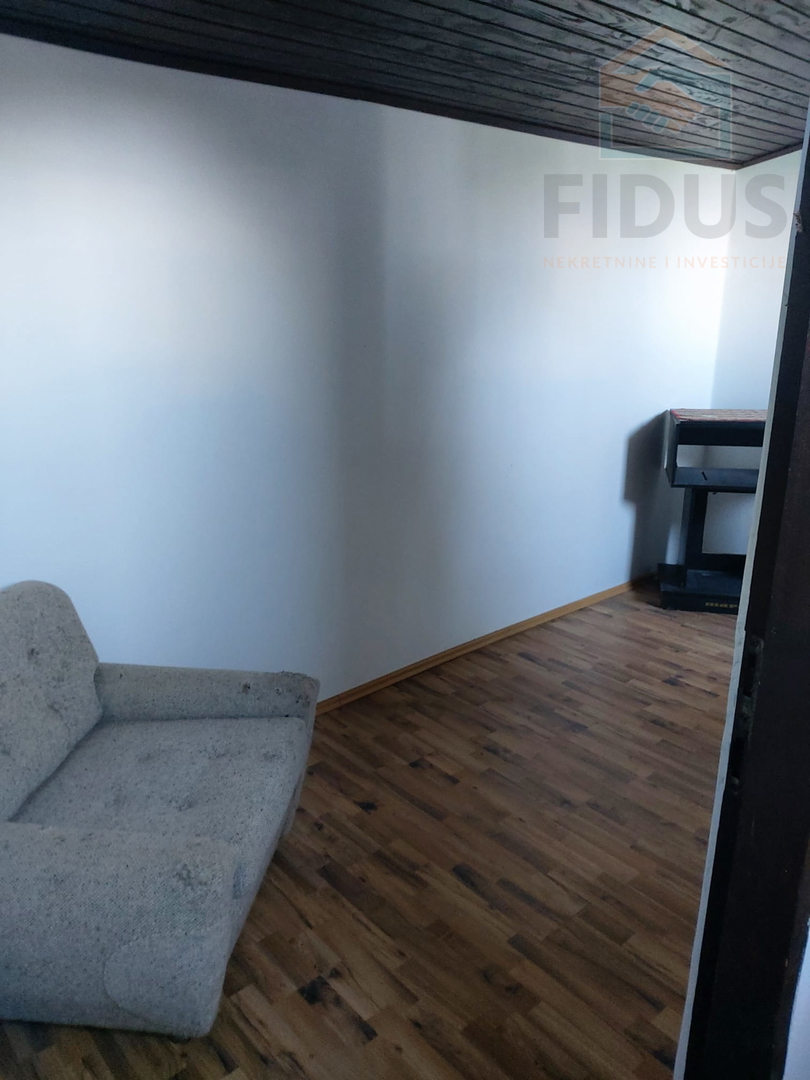 Kuća za odmor sa šumom i voćnjakom