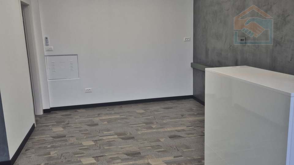 Commercial Property&comma; 32 m2&comma; For Sale&comma; Osijek - Gornji grad