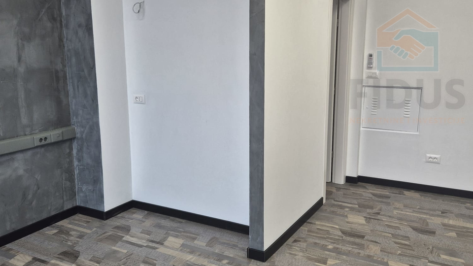 Commercial Property&comma; 32 m2&comma; For Sale&comma; Osijek - Gornji grad