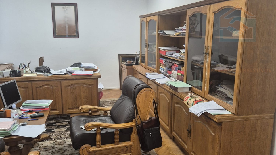 Commercial Property, 196 m2, For Rent, Osijek - Gornji grad
