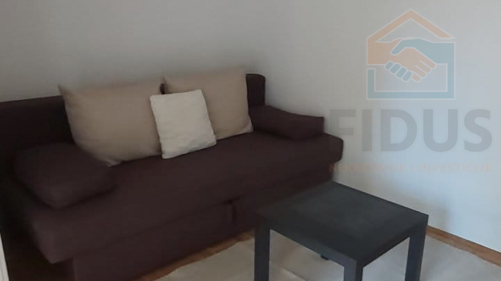 Jednoiposoban stan - pogled na Maksimir