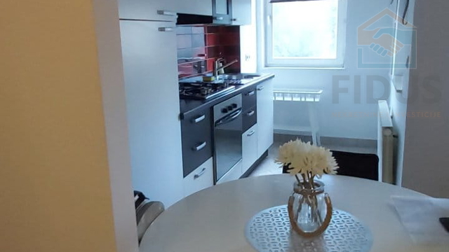 Jednoiposoban stan - pogled na Maksimir