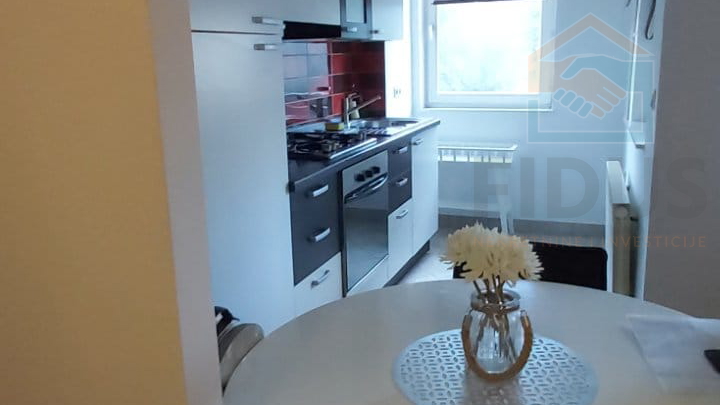 Jednoiposoban stan - pogled na Maksimir