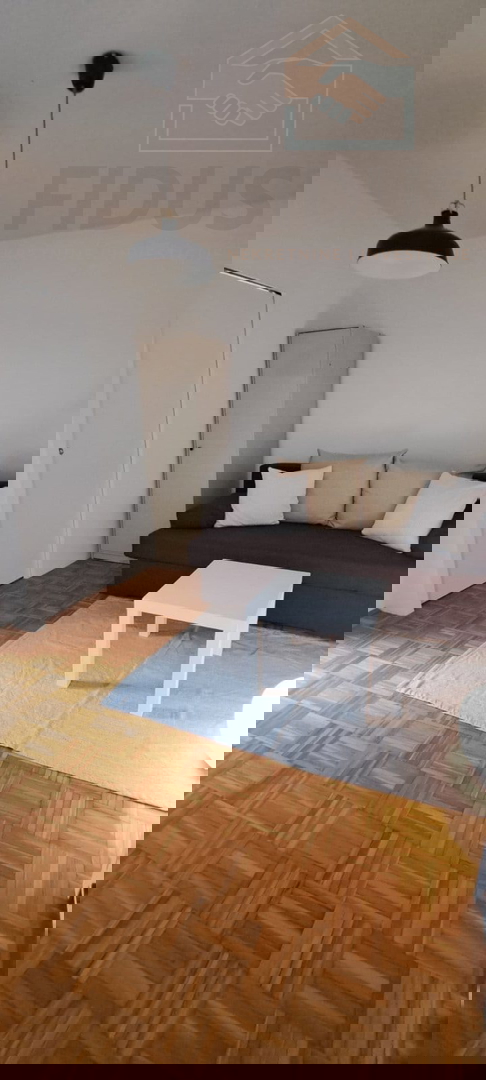 Jednoiposoban stan - pogled na Maksimir