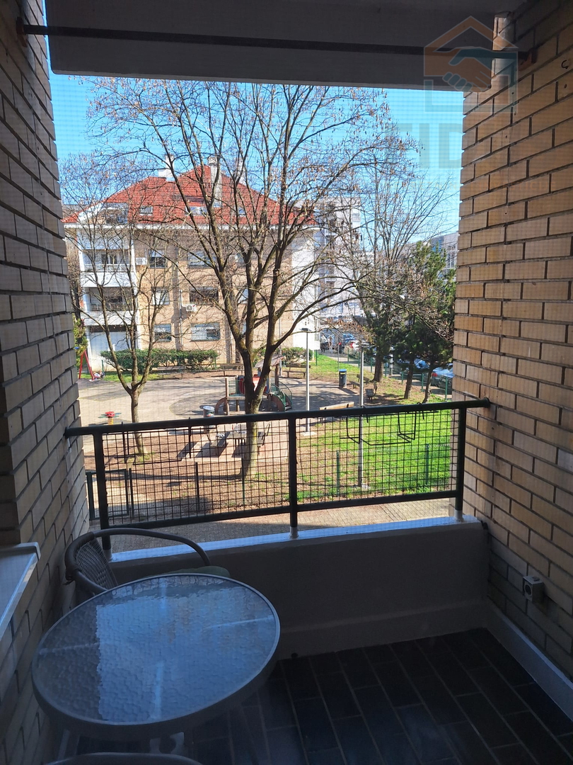 Jednoiposoban stan - pogled na Maksimir