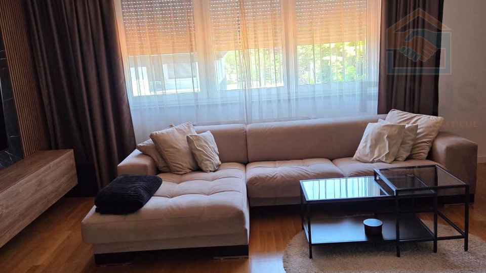 Appartamento&comma; 141 m2&comma; Vendita&comma; Osijek - Retfala