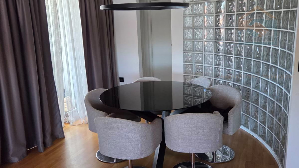 Appartamento&comma; 141 m2&comma; Vendita&comma; Osijek - Retfala