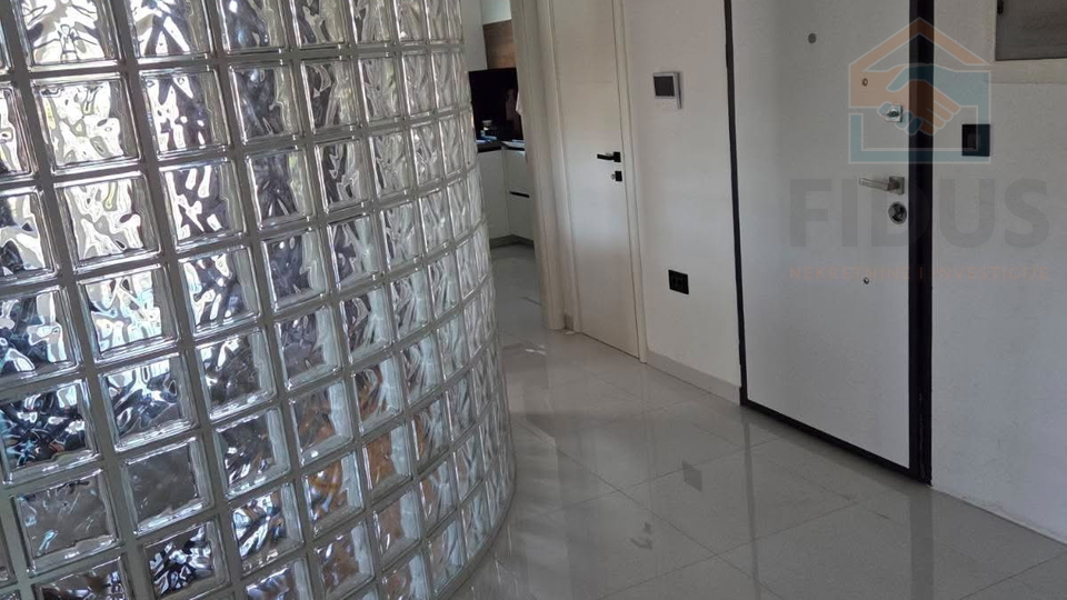 Appartamento&comma; 141 m2&comma; Vendita&comma; Osijek - Retfala