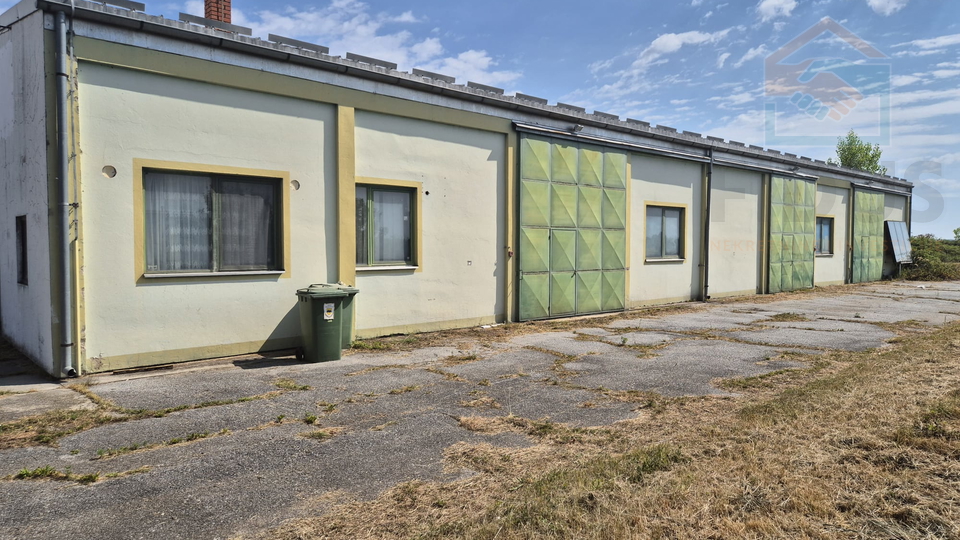 Gesch&auml;ftsraum&comma; 908 m2&comma; Verkauf&comma; &Ccaron;a&ccaron;inci