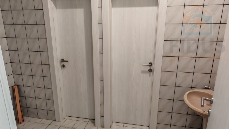 Uffici, 350 m2, Vendita, Livana