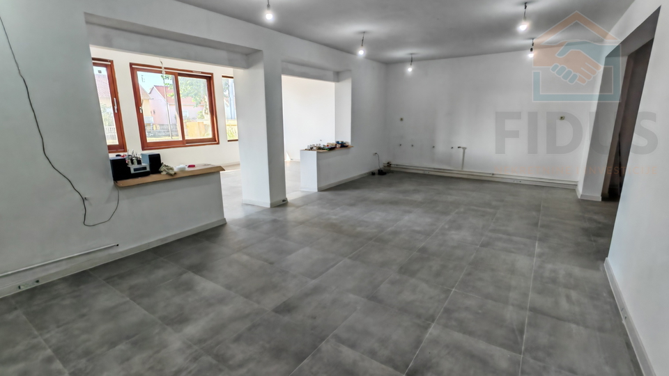 Uffici, 350 m2, Vendita, Livana