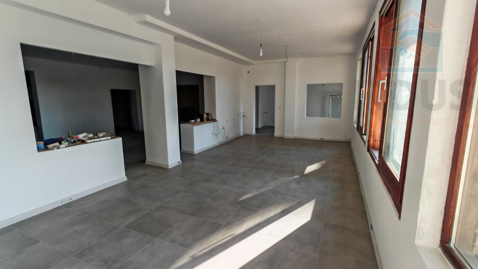Uffici, 350 m2, Vendita, Livana