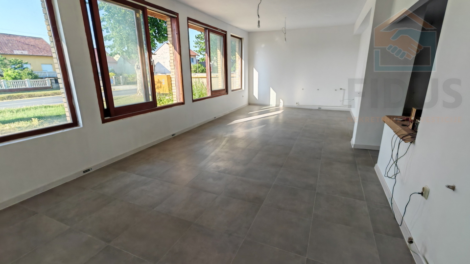 Uffici, 350 m2, Vendita, Livana