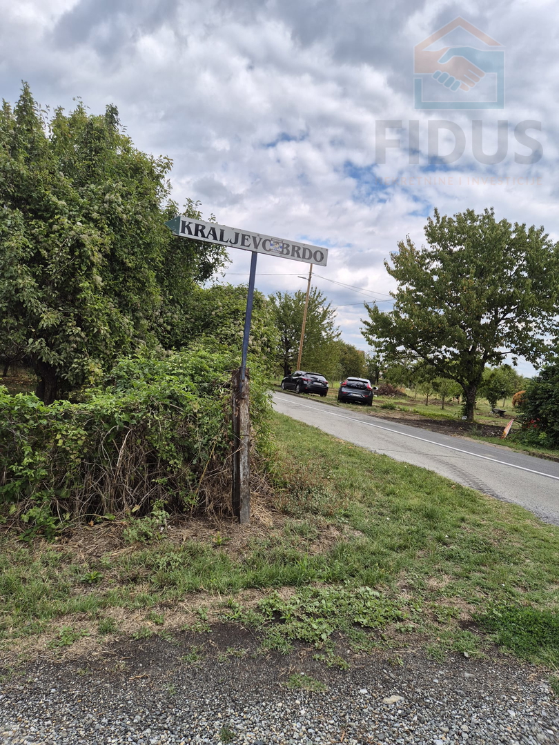 Kuća za odmor sa šumom i voćnjakom